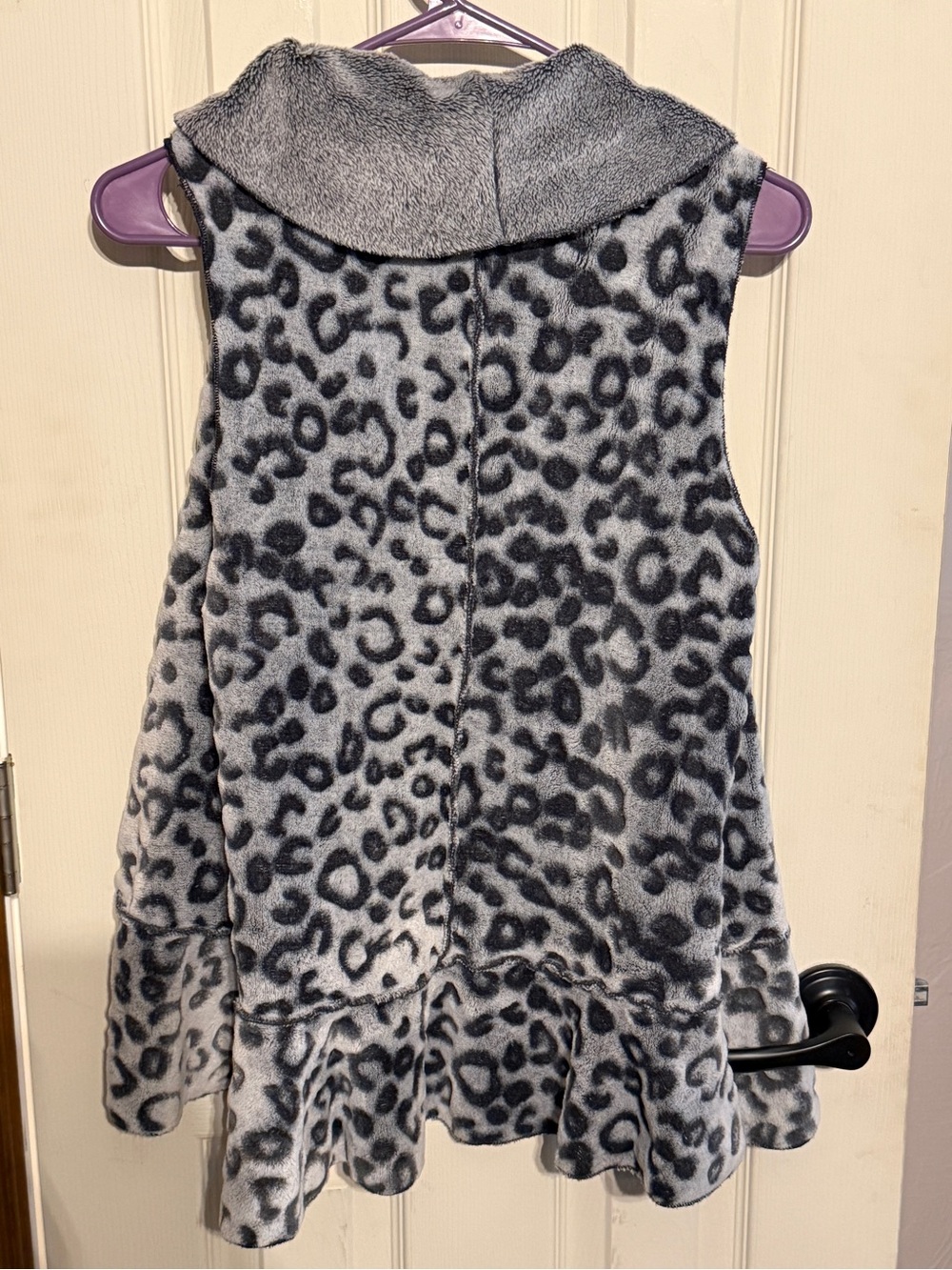 Multiples Grey Leopard Print Ruffle Vest - Picture 2 of 2